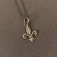 Load image into Gallery viewer, Fleur de Lis Chain
