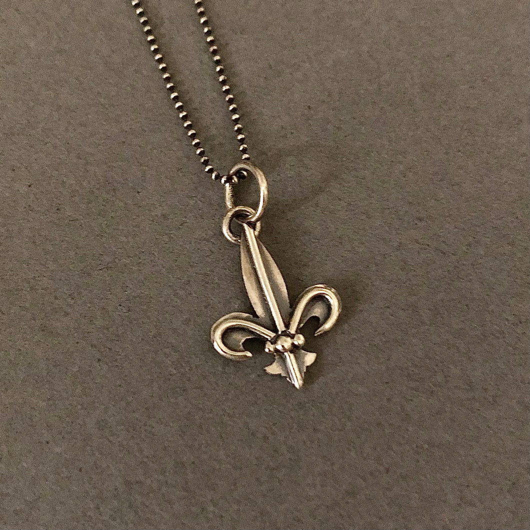 Fleur de Lis Chain